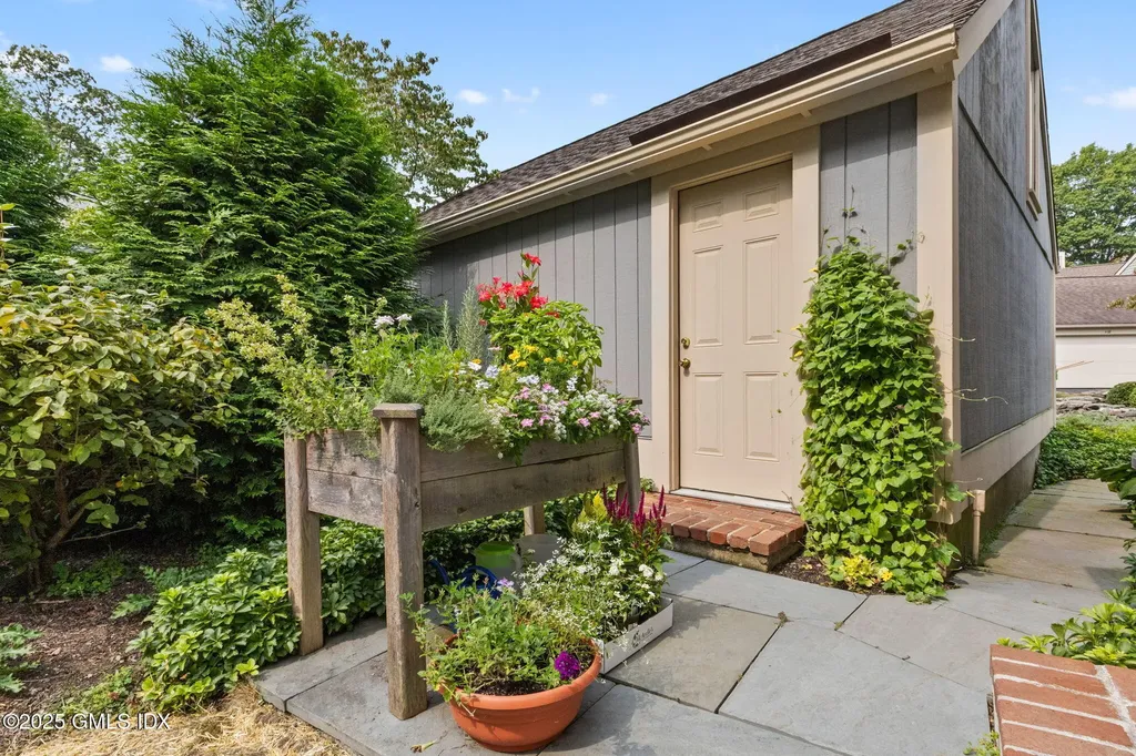 402 W Lyon Farm Drive Greenwich CT 06831