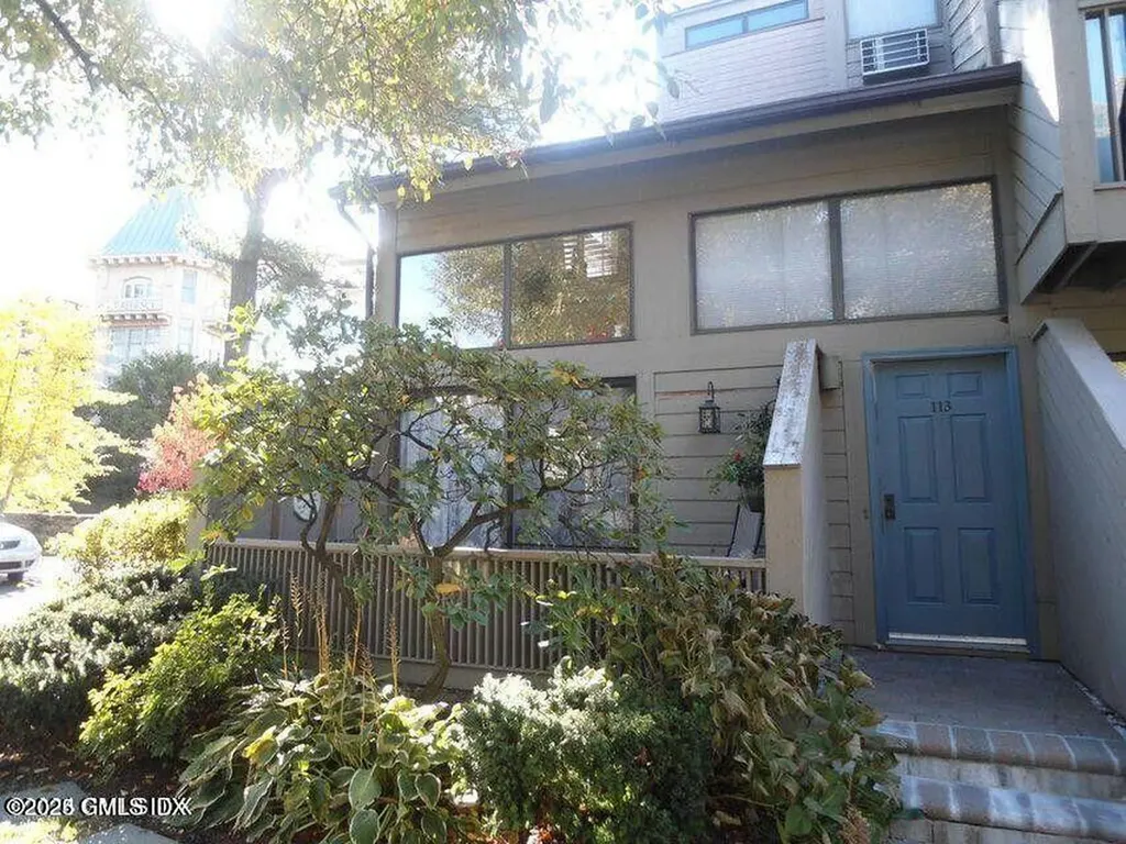 1465 E Putnam Avenue Old Greenwich CT 06870