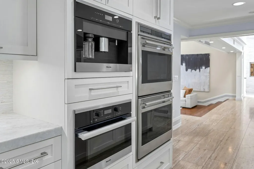 25 Cogswell Lane Stamford CT 06902