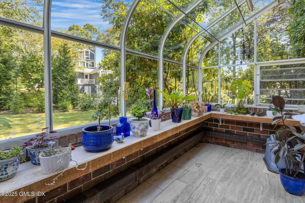 25 Cogswell Lane Stamford CT 06902