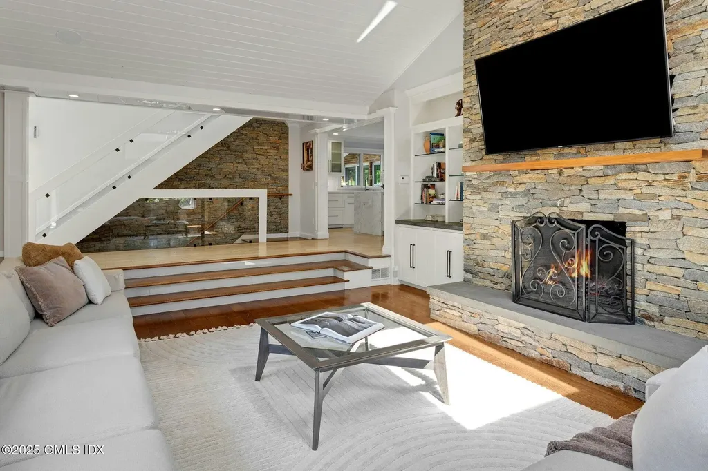 25 Cogswell Lane Stamford CT 06902