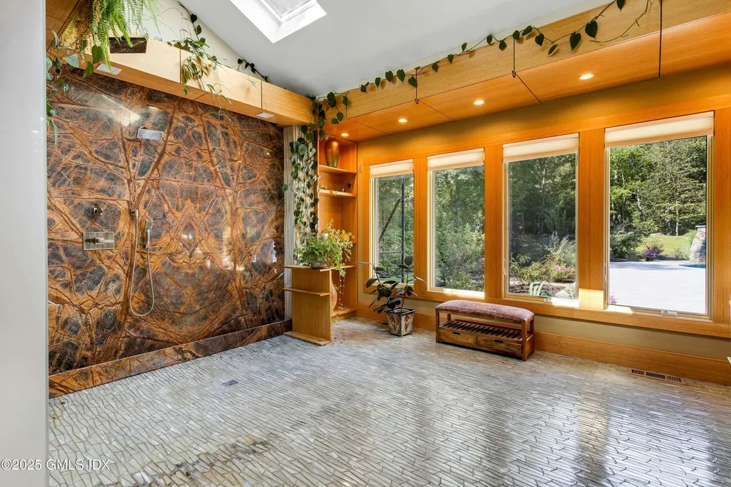 25 Cogswell Lane Stamford CT 06902