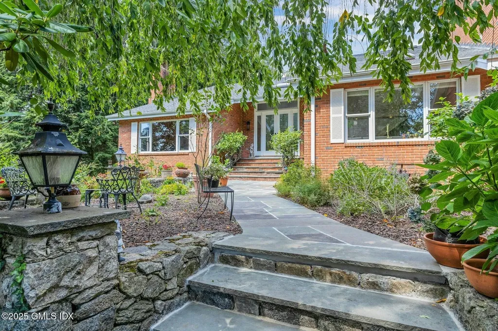 25 Cogswell Lane Stamford CT 06902