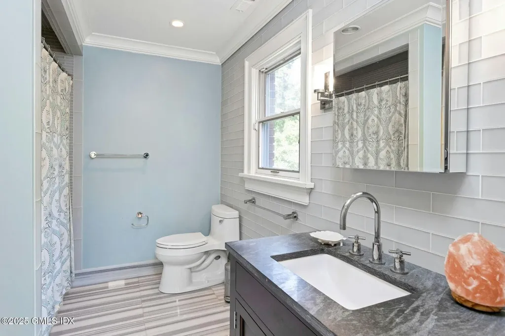 25 Cogswell Lane Stamford CT 06902