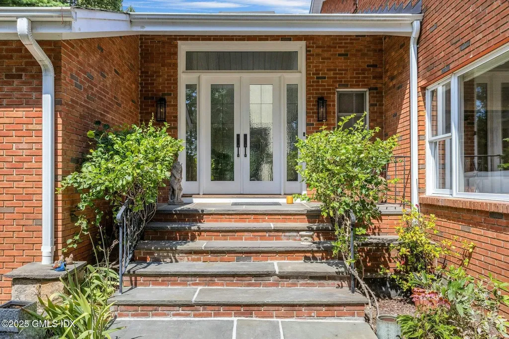 25 Cogswell Lane Stamford CT 06902