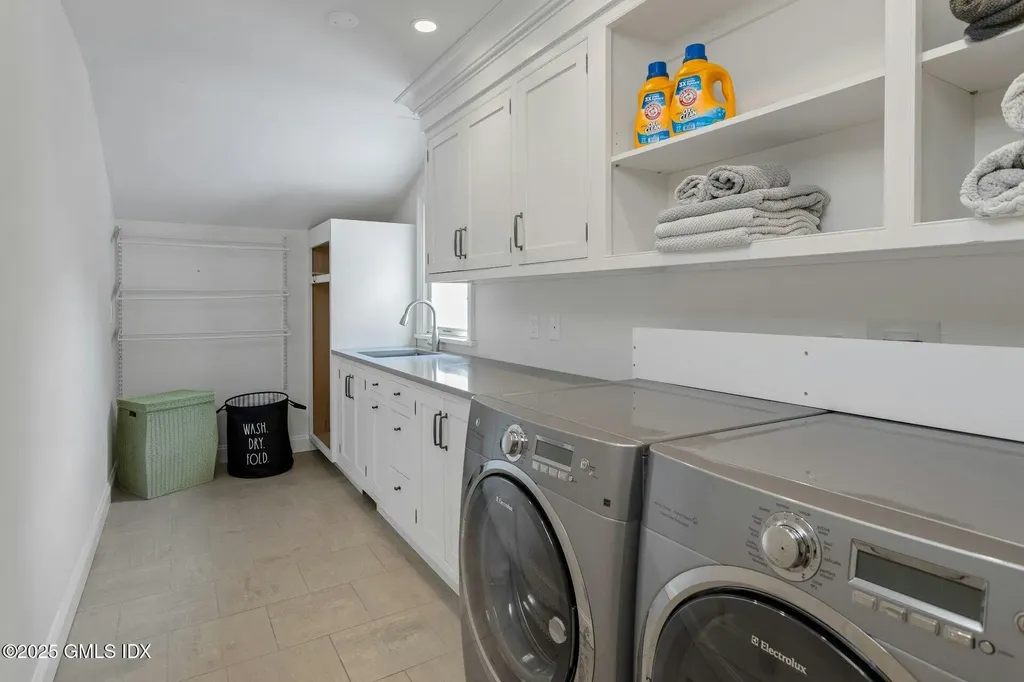 25 Cogswell Lane Stamford CT 06902