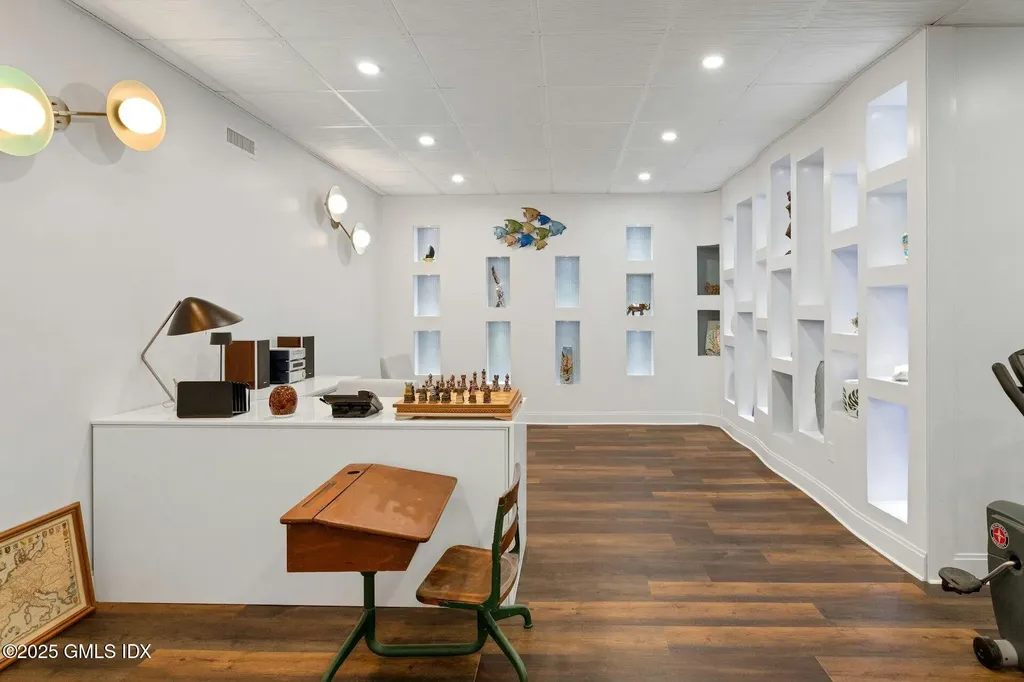 25 Cogswell Lane Stamford CT 06902