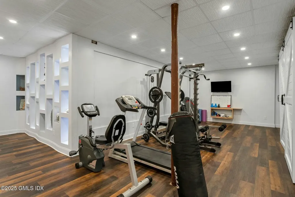 25 Cogswell Lane Stamford CT 06902