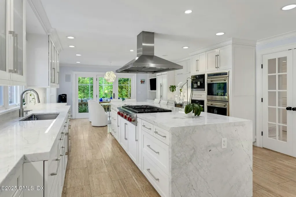 25 Cogswell Lane Stamford CT 06902