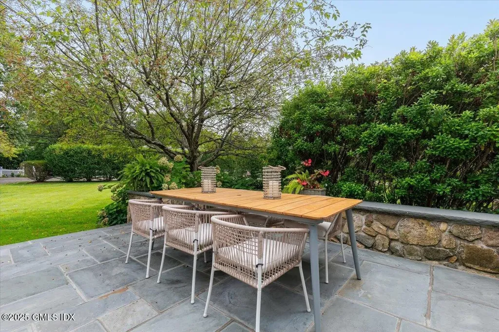 203 Riverside Avenue Riverside CT 06878