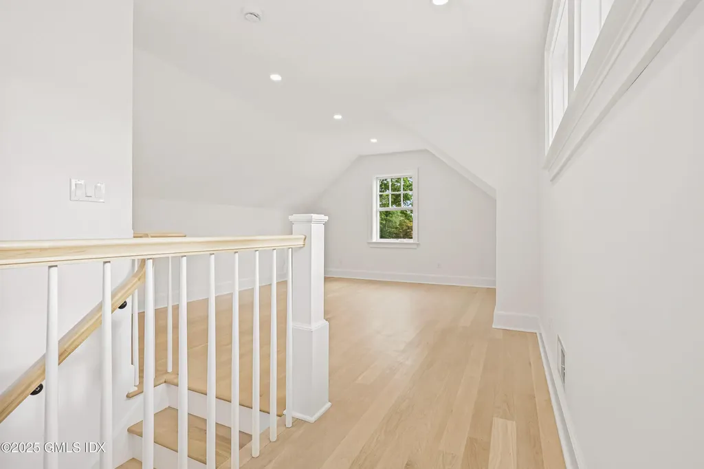 20 Center Drive Old Greenwich CT 06870