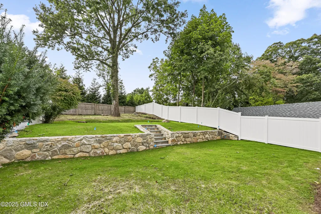 20 Center Drive Old Greenwich CT 06870