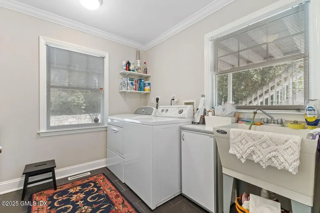 6 Fox Hollow Lane Cos Cob CT 06807