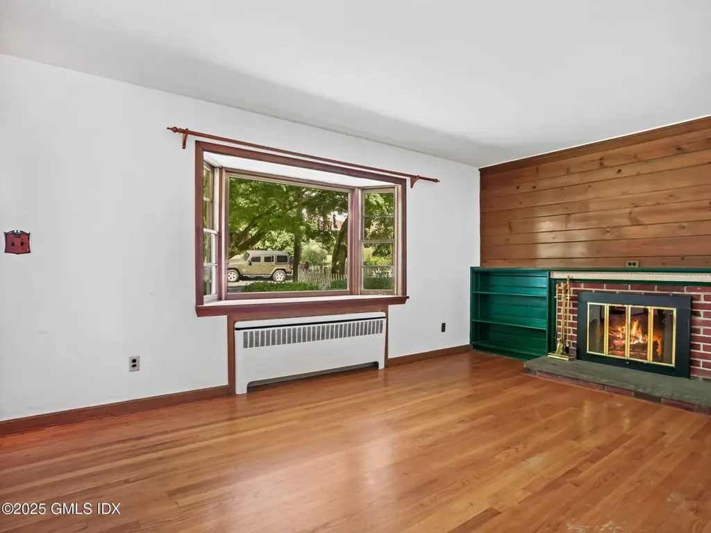 11 Perna Lane Riverside CT 06878