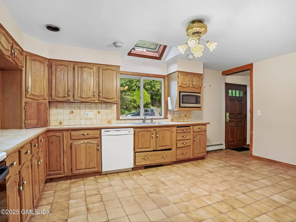 11 Perna Lane Riverside CT 06878