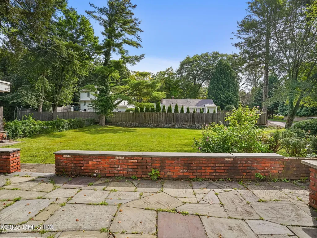 11 Perna Lane Riverside CT 06878