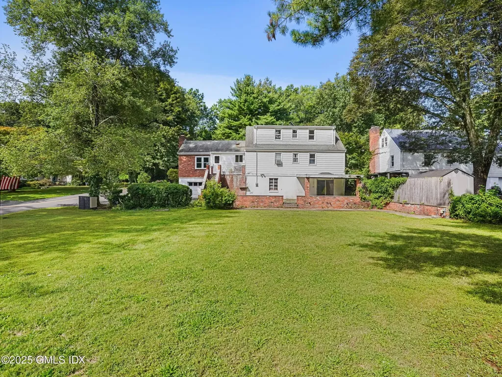 11 Perna Lane Riverside CT 06878