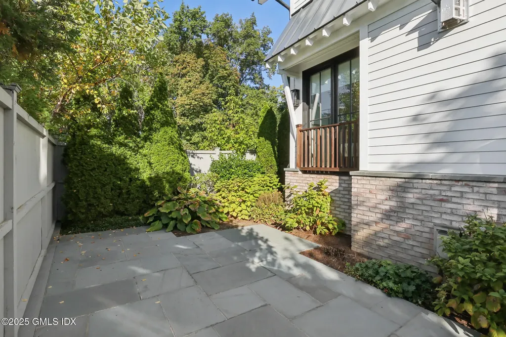 25 Woodland Drive Greenwich CT 06830