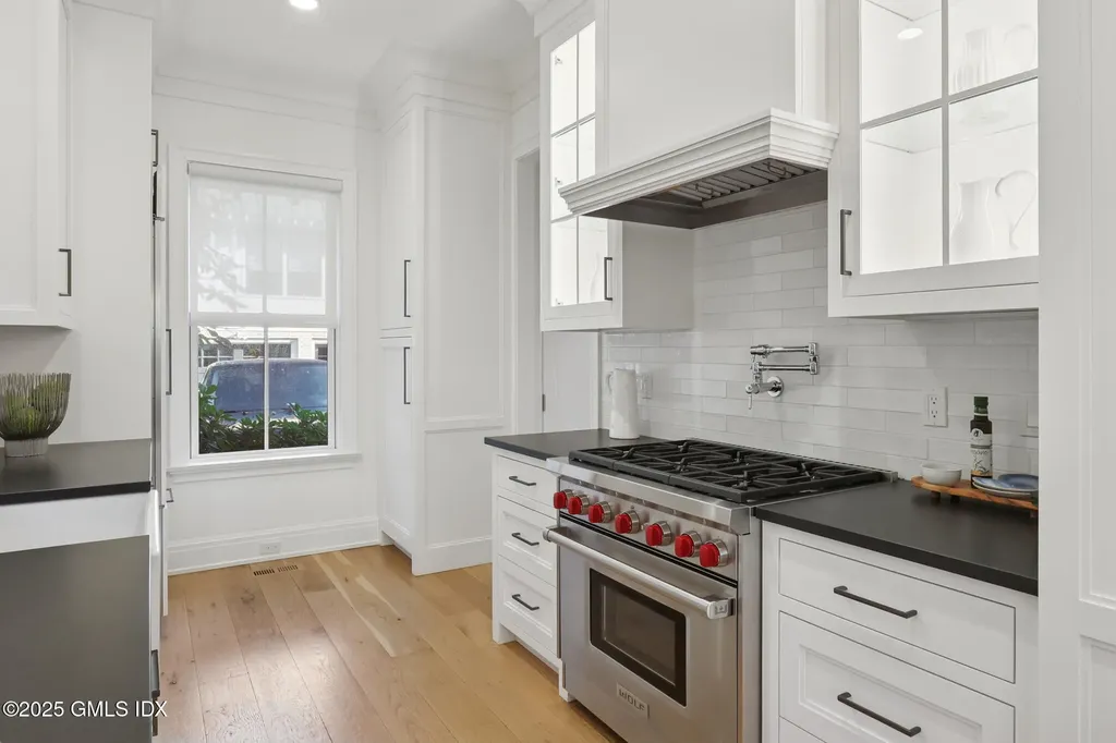 25 Woodland Drive Greenwich CT 06830