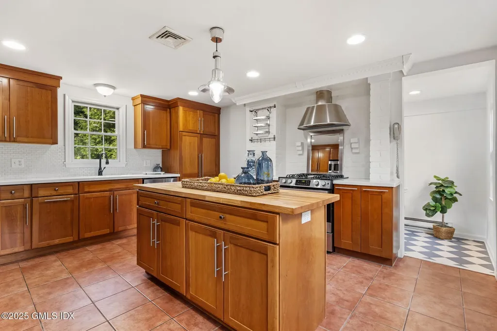 37 Miltiades Avenue Riverside CT 06878