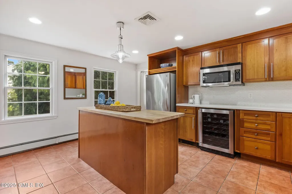 37 Miltiades Avenue Riverside CT 06878