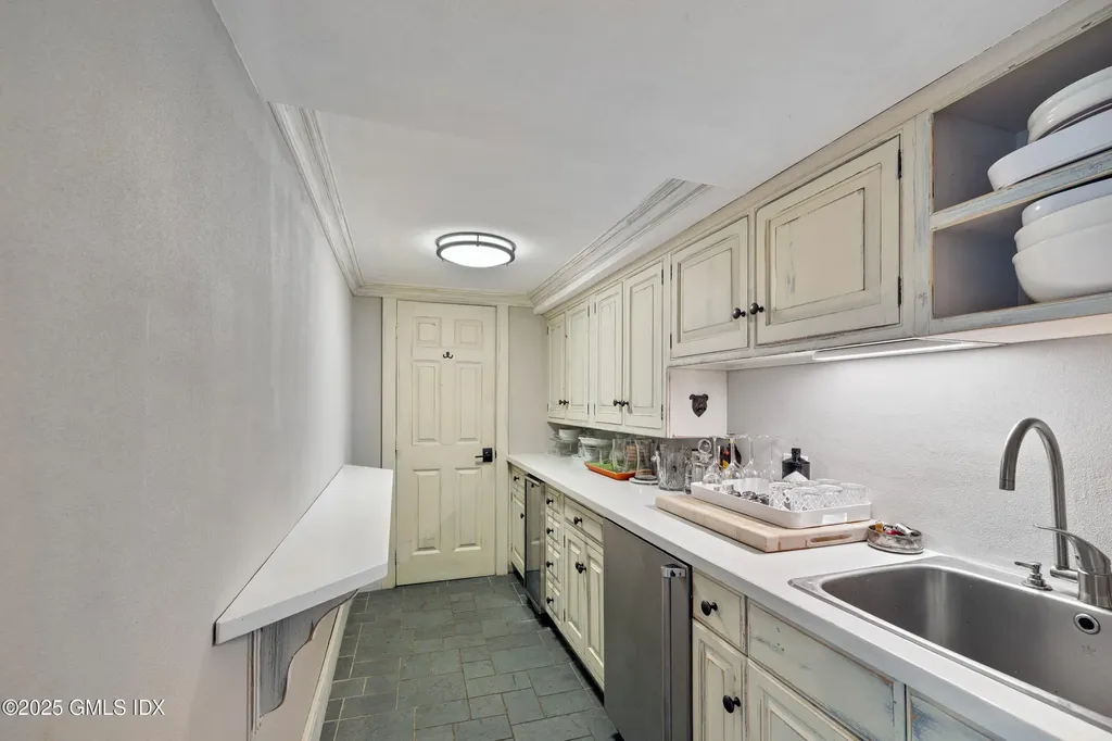 467 Laurel Road New Canaan CT 06840