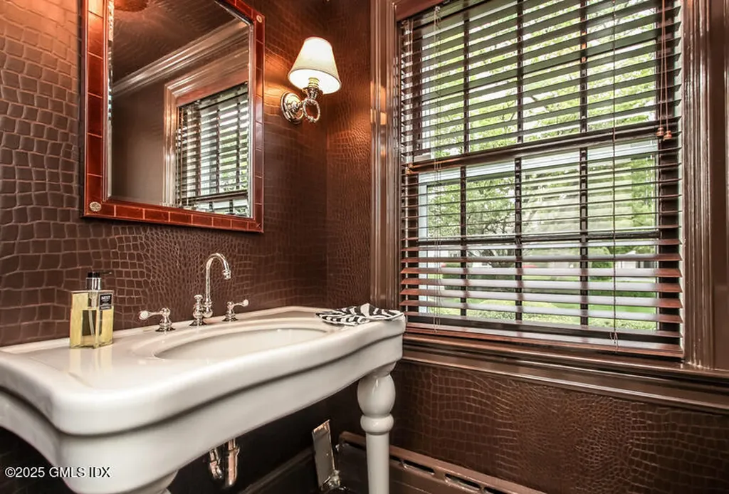 60 Meadow Road Riverside CT 06878