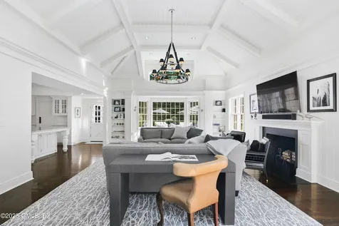 60 Meadow Road Riverside CT 06878