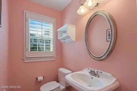 31 Old Wagon Road Old Greenwich CT 06870