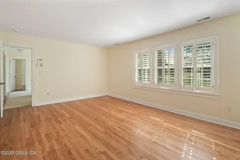 31 Old Wagon Road Old Greenwich CT 06870