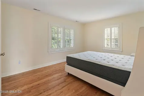 31 Old Wagon Road Old Greenwich CT 06870