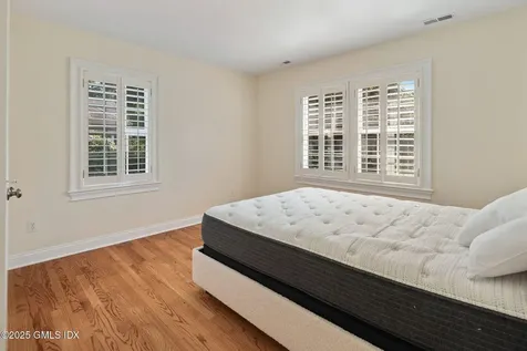 31 Old Wagon Road Old Greenwich CT 06870