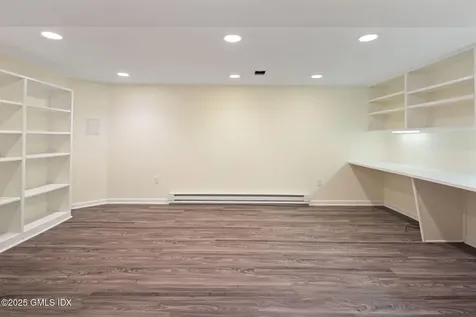 31 Old Wagon Road Old Greenwich CT 06870