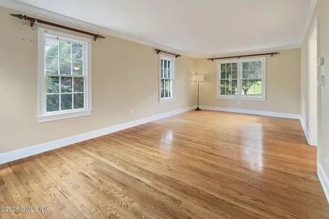 31 Old Wagon Road Old Greenwich CT 06870