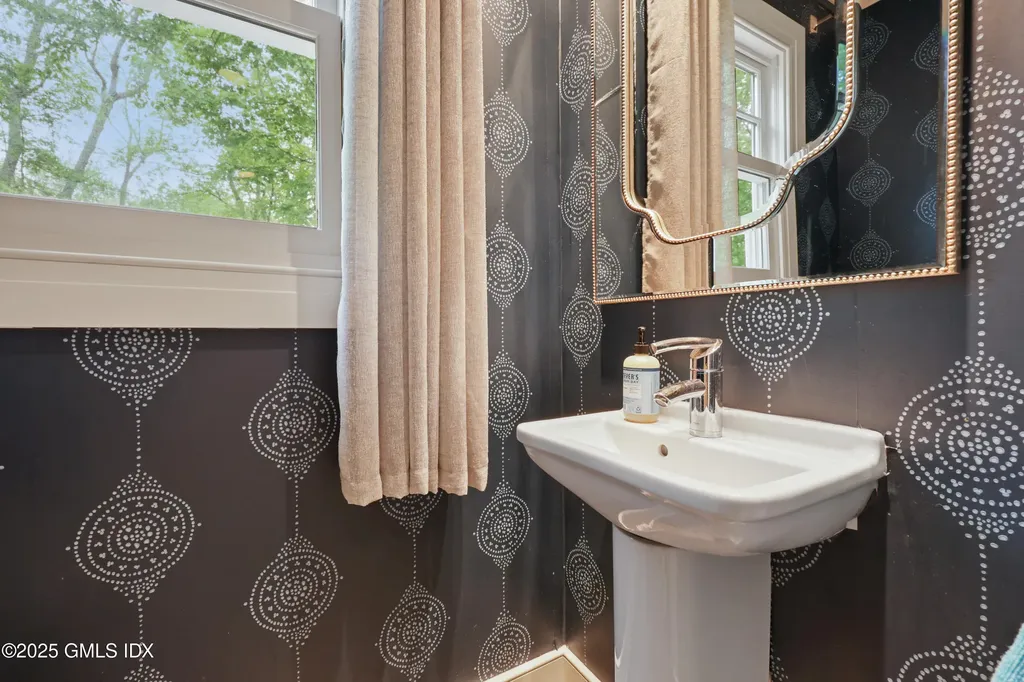 29 Griffith Road Riverside CT 06878