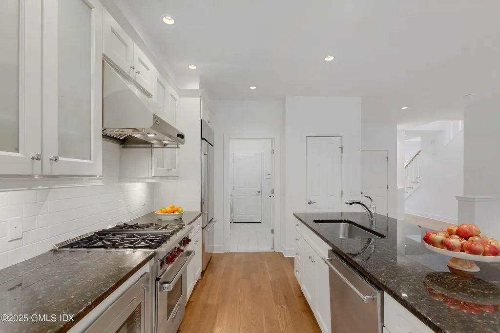 77 Havemeyer Lane Stamford CT 06902