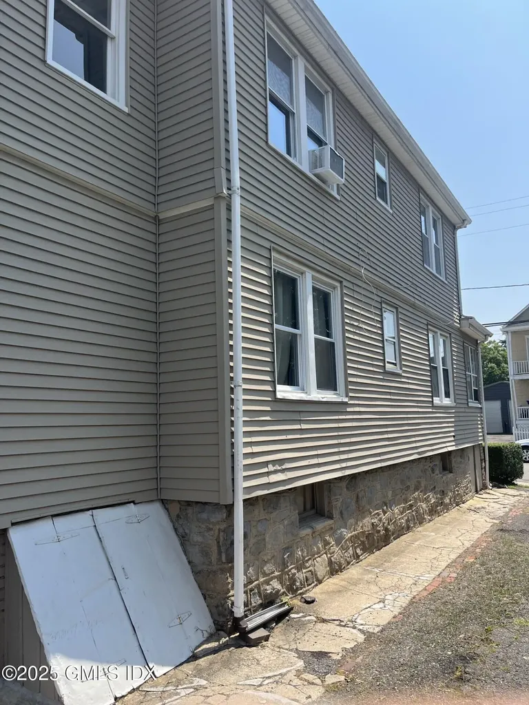 48 Manor Street Stamford CT 06902