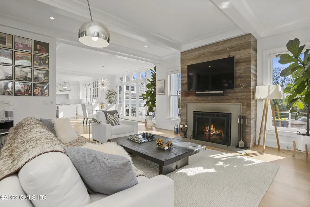 10 W Crossway Old Greenwich CT 06870