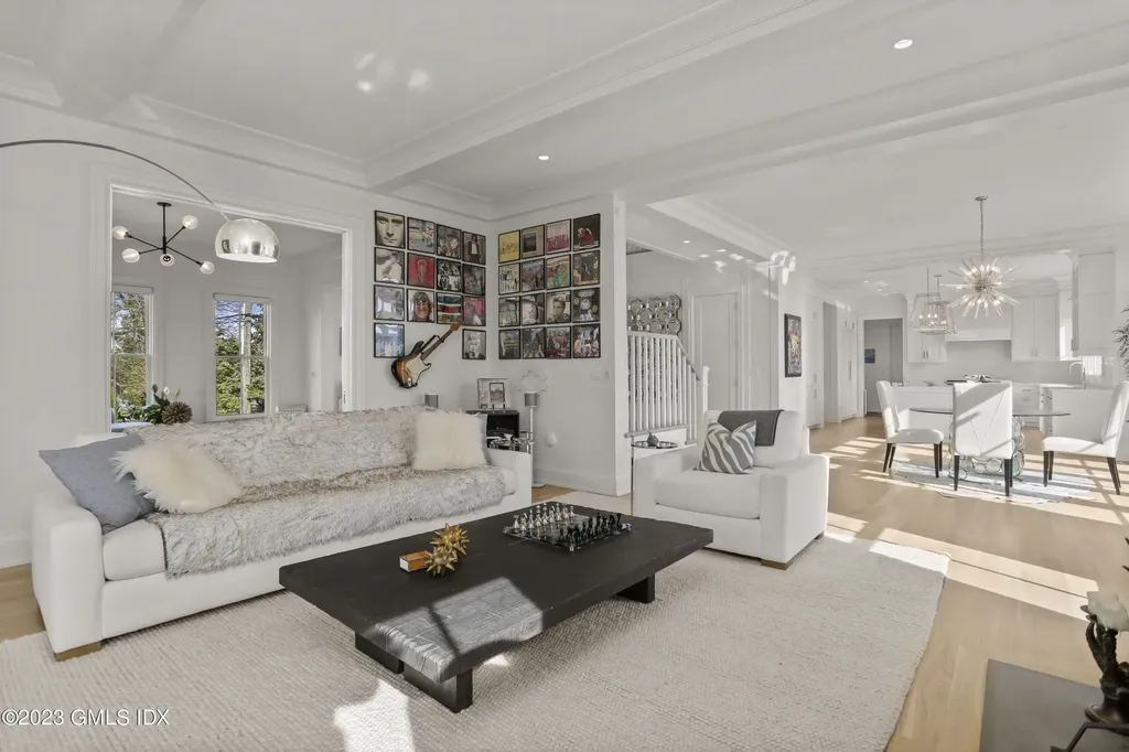 10 W Crossway Old Greenwich CT 06870