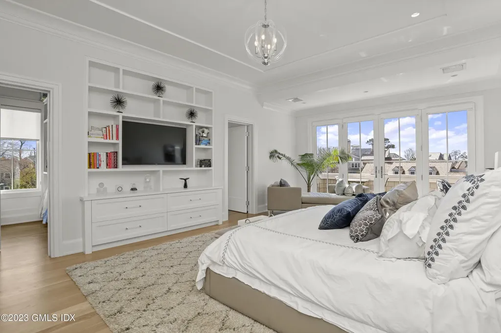 10 W Crossway Old Greenwich CT 06870