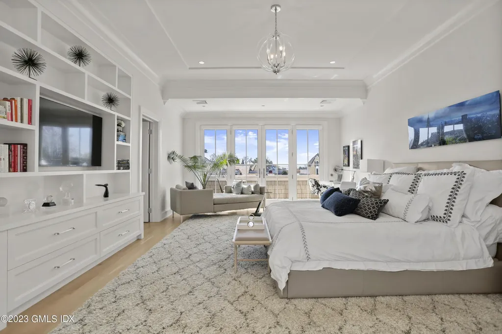 10 W Crossway Old Greenwich CT 06870