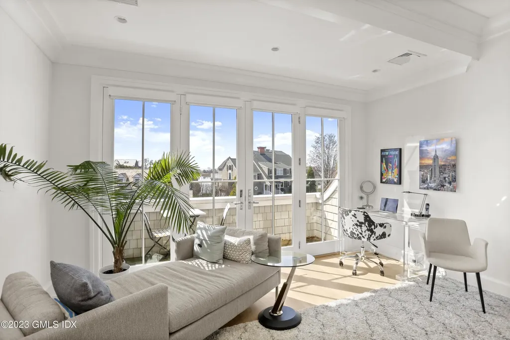 10 W Crossway Old Greenwich CT 06870