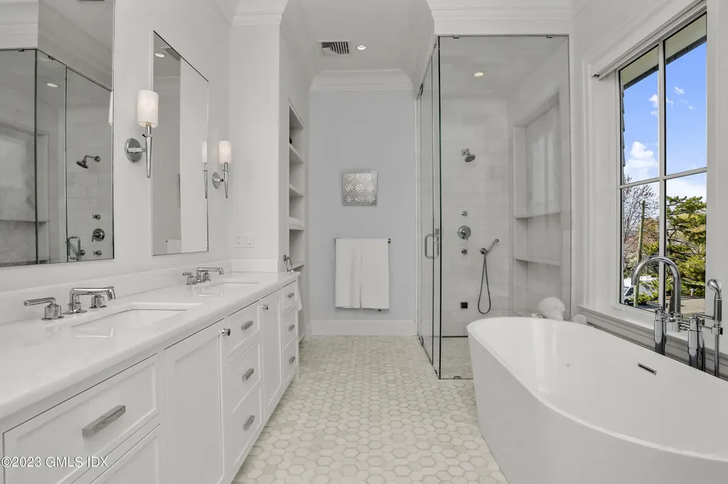 10 W Crossway Old Greenwich CT 06870