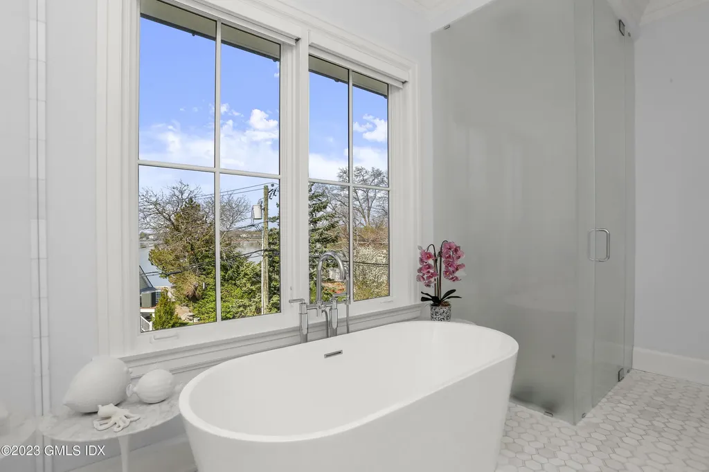 10 W Crossway Old Greenwich CT 06870