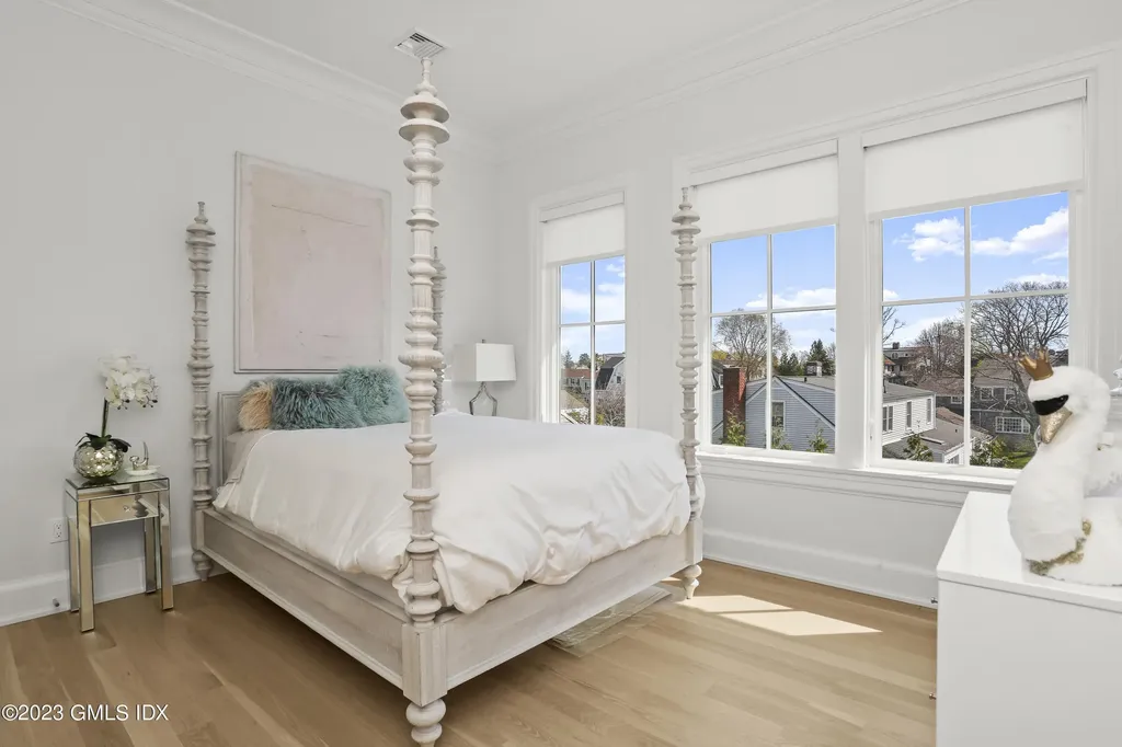 10 W Crossway Old Greenwich CT 06870