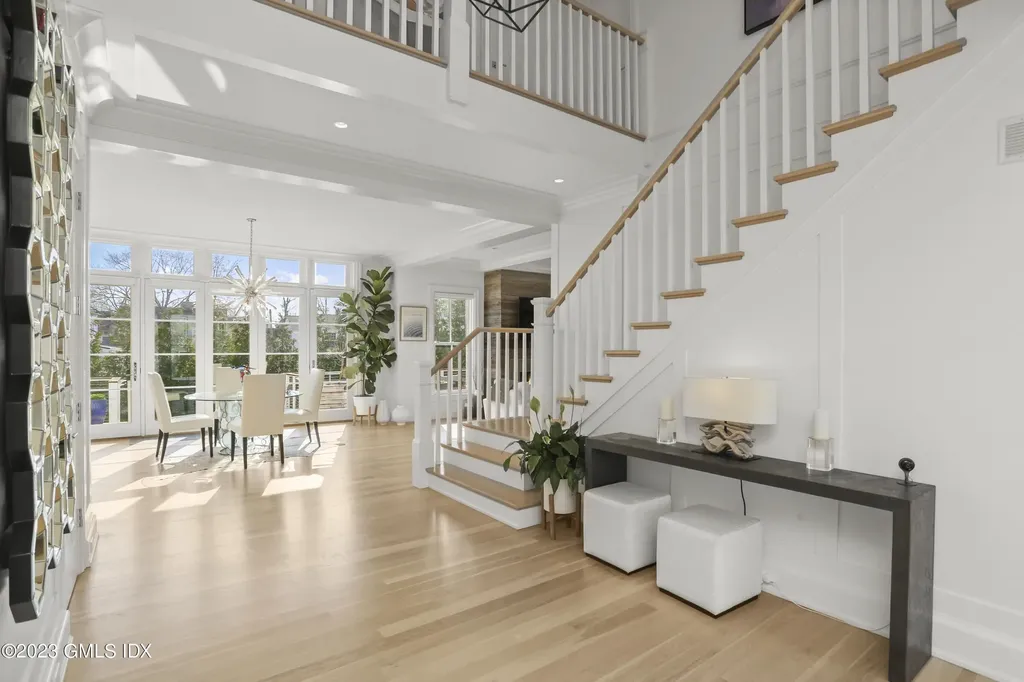 10 W Crossway Old Greenwich CT 06870