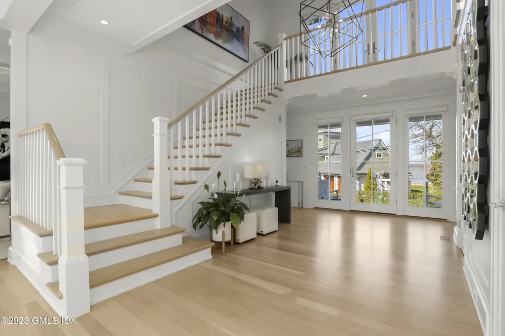 10 W Crossway Old Greenwich CT 06870