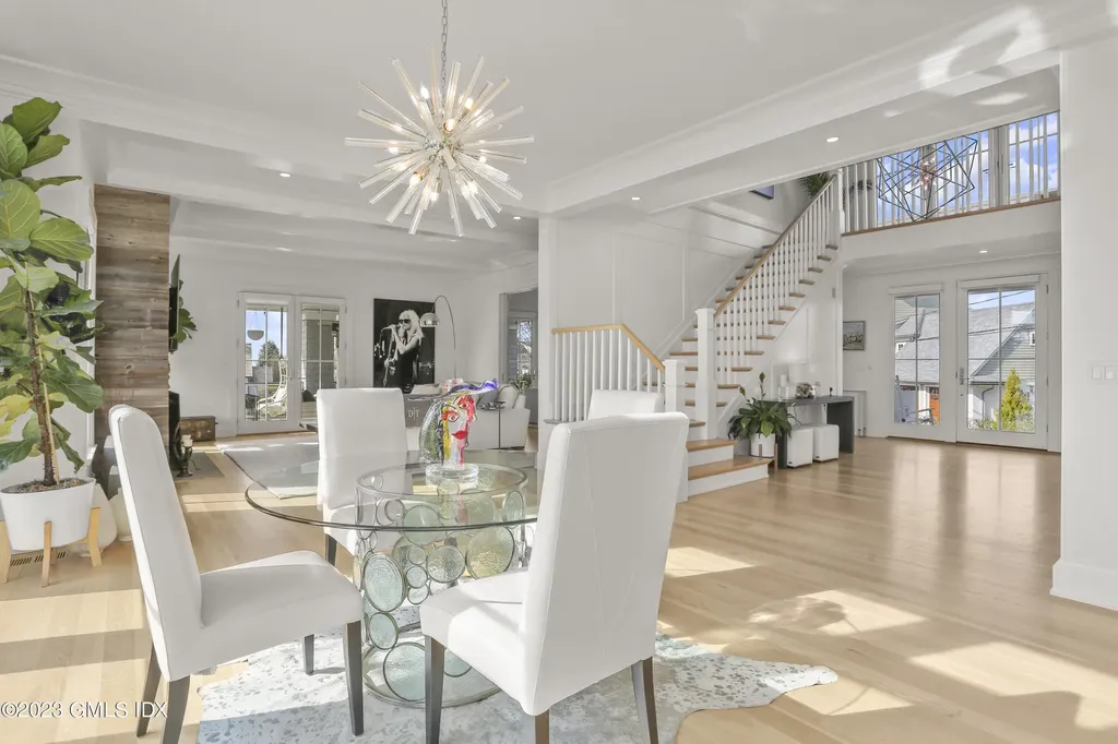 10 W Crossway Old Greenwich CT 06870