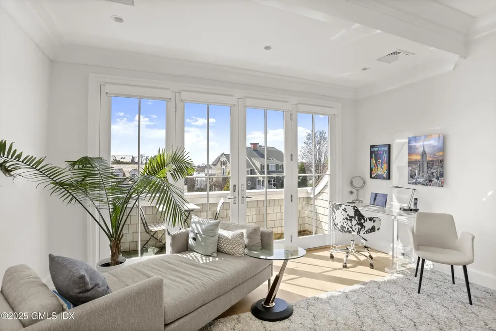 10 W Crossway Old Greenwich CT 06870