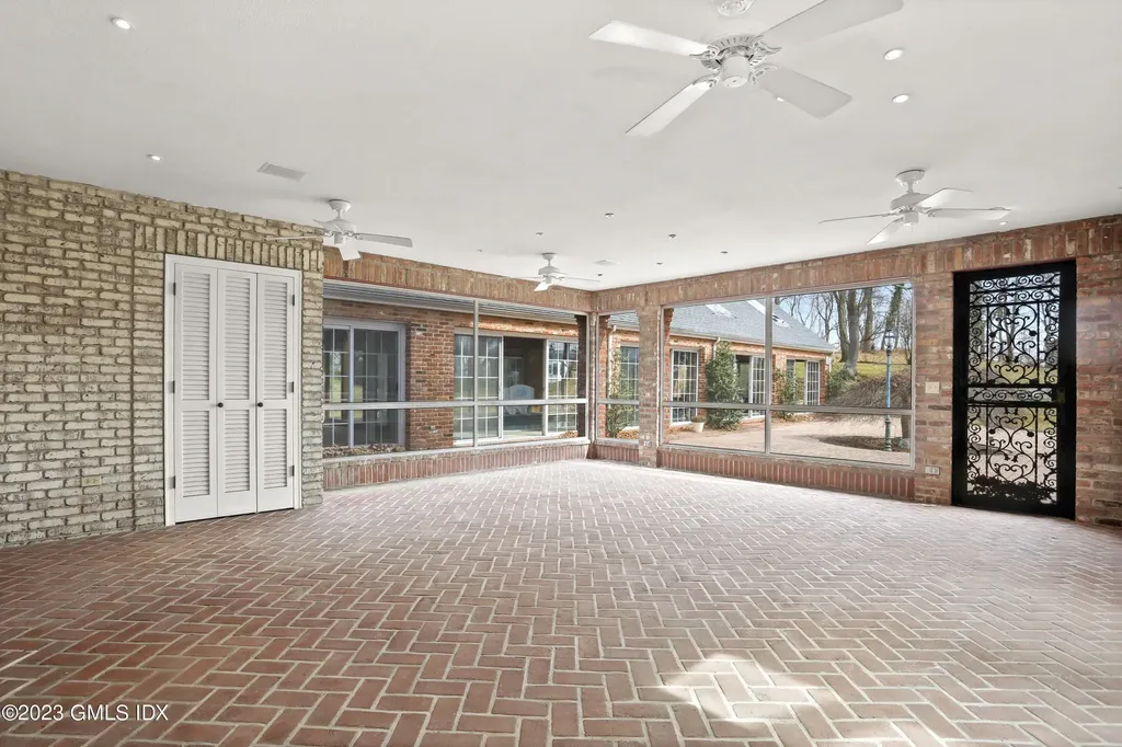 23 Oak Street Greenwich CT 06831